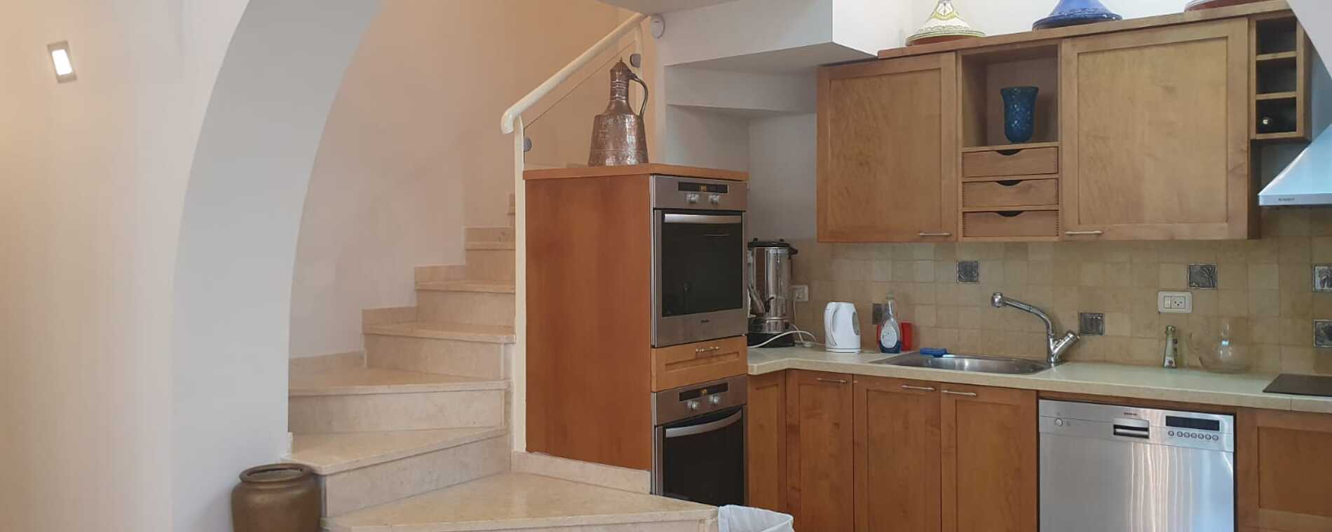 assets/images/properties/ER33 Kitchen pic2 (CapitIL).jpg